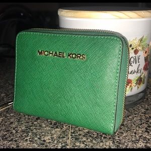 Michael Kors wallet GREEN 🌺🙏😃